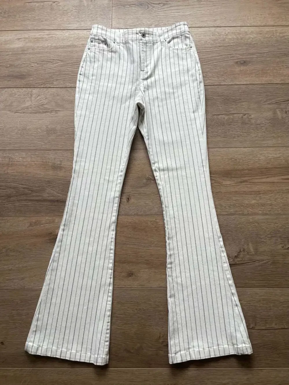 NWT Chelsea & Violet Ivory Pinstripe High Waist Flare Jeans Women’s Size 26